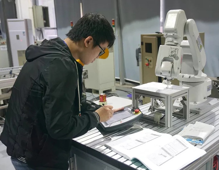 機(jī)器視覺技術(shù)助力工業(yè)機(jī)器人、自動化行業(yè)不斷過步